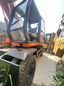 Excavadora Hitachi EX100WD Usada en Excelentes Condiciones con Pocas Horas de Uso, Excavadora de Cadenas para Carga de Alta Eficiencia - Product Image 4
