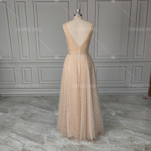 उच्च गुणवत्ता वाली वास्तविक तस्वीरें शैंपेन-लाइन अनुक्रमण महिलाओं के लिए अलग पंख आस्तीन के साथ गहरी वी-गर्दन की पोशाक - Product Image 6