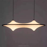 Luminaire suspendu LED moderne et unique en résine imitation albâtre courbé pour comptoir de bar, restaurant, hall d'hôtel