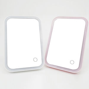 CFキックスタンド付き3色調光化粧鏡、携帯用バニティミラー、タッチスクリーンLEDライト付きメイクアップミラー - Product Image 2