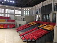 Tribune télescopique pour école et installation sportive Système de sièges Tribune rétractable Sièges de stade en métal à plusieurs niveaux