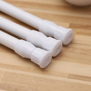 Tringle télescopique multifonctionnelle et durable pour la maison, idéale pour suspendre rideaux et articles de salle de bain - Product Image 2