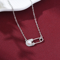 Collier de conception d'aiguille en argent pur 925 en gros d'usine, article en or plaqué rhodium, collier pendentif en argent 925 pour filles
