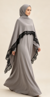 YHE031 Nouvelle Robe Longue Grise Style Cape Abaya avec Bordure en Dentelle Noire pour Femmes Musulmanes – Robe Islamique Quotidienne Premium pour l'Aïd – Vente en Gros et Personnalisation