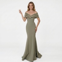 Robe d'été unie plissée taille empire, rouge sensuelle, sans bretelles, coupe ajustée, nouvelle collection 2026 pour femme, design de niche, sexy et romantique pour les soirées.