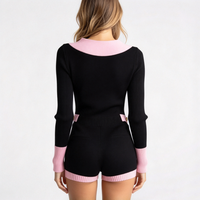 Combinaison courte en tricot color block noir et rose pour femme, col rond, boutons dorés, manches longues, style vintage preppy, combinaison d'automne