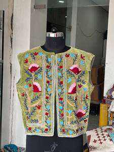 Chaleco Acolchado de Terciopelo con Bordado Floral para Mujer, Cuello Redondo, Manga Larga, Estilo Prairie Chic, Hecho a Mano, Secado Rápido, Chaqueta Decorativa - Product Image 1