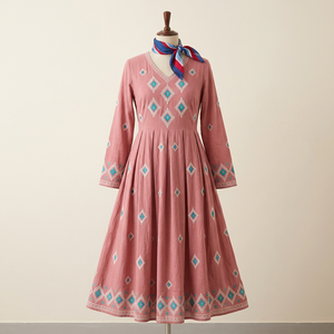 Vestido Maxi Rosa con Cuello en V, Bordado a Mano con Diseño de Puntos, Corte Holgado, Manga Larga, Informal, Tejido de Algodón y Fibra de Bambú - Product Image 1