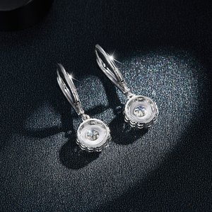 Pendientes Redondos de Moissanita de 0.5ct y 5mm con Baño de Platino y Certificado GRA - Product Image 3