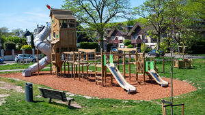 Équipement de parc d'attractions pour enfants et adolescents, grand château en bois personnalisé, équipement de jeu en plein air, équipement de jeu naturel - Product Image 3