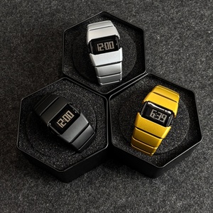 นาฬิกาข้อมือผู้ชายทรงเหลี่ยมสไตล์เรโทร ดีไซน์เฉพาะกลุ่ม Y2K มิลเลนเนียม หน้าปัดดิจิตอลแบบบล็อก  วัสดุพลาสติก ABS นาฬิกาอิเล็กทรอนิกส์สำหรับผู้ชาย - Product Image 6