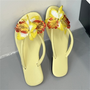 Sandales plates à bout ouvert pour femmes, antidérapantes, semelle extérieure en TPU, respirantes, douces et confortables, avec motif floral tendance, grandes tailles - Product Image 3