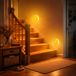 Lampe de nuit LED ambre sans lumière bleue, activée par le mouvement, protection des yeux, lampe portable magnétique pour la chambre de bébé, allaitement - Product Image 1