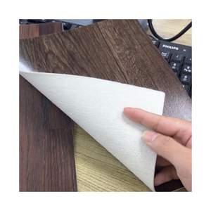 Rouleaux <span class=keywords><strong>de</strong></span> sol en linoléum PVC Grain <span class=keywords><strong>de</strong></span> <span class=keywords><strong>bois</strong></span> <span class=keywords><strong>Tapis</strong></span> en plastique <span class=keywords><strong>de</strong></span> support en feutre épais supérieur pour bus <span class=keywords><strong>de</strong></span> salon - Product Image 1