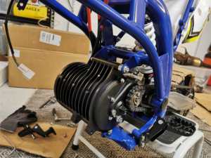 Motor de Transmisión Media QS MOTOR 138 3000W V3 70H 5500W Máx. Continuo 72V 100KPH con Caja de Cambios para Motocicleta Eléctrica Ligera - Product Image 2