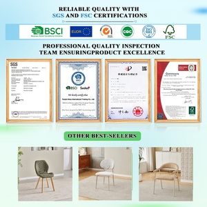 Silla de Comedor OKAY con Patas de Madera de Calidad, para Cocina o Cafetería, Superficie Fácil de Limpiar, Diseño Minimalista, Cómoda, con Tapizado Acolchado - Product Image 3