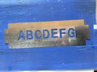 Pochoirs en métal découpés au laser en alliage d'aluminium ajouré réutilisables pour l'identification des équipements de peinture au pistolet