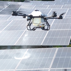 Drone de nettoyage automatique de panneaux solaires photovoltaïques JIUSI D50R à haute efficacité - Product Image 1