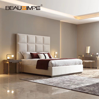 Lit double italien léger et moderne de style luxueux Lit de villa en bois massif en tissu de soie de luxe pour meubles de maison Lit King Size
