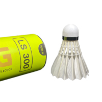Volants de badminton Lingshang LS300 adaptés aux joueurs intermédiaires et aux matchs de club ; personnalisation de la marque disponible.