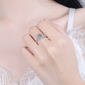 Anillo de compromiso de boda de moissanita de Plata de Ley 925 personalizado de 1CT para mujer con certificado Gra - Product Image 2