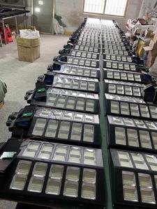 Tất cả trong một tấm <span class=keywords><strong>2025</strong></span> mới 1000W dẫn đường đèn Đèn ngoài trời không thấm nước Treo Tường cảm biến chuyển động năng lượng mặt trời đèn đường - Product Image 5