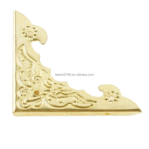 Protector de Esquinas Decorativo de Metal Plano de Color de 40x40x4 mm para Cajas de Madera y Libros, Suministro de Fábrica - Product Image 5