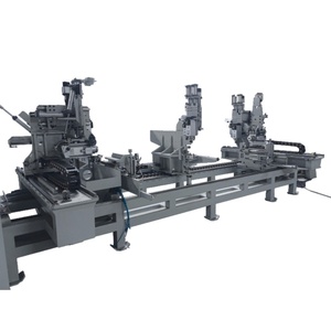 Scie de découpe CNC automatique de haute qualité pour cadres de portes <span class=keywords><strong>en</strong></span> <span class=keywords><strong>bois</strong></span> avec machine de traitement intégrée pour charnières et serrures - Product Image 1