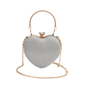 Borsa da pranzo in peluche all'ingrosso borsa da banchetto di lusso da <span class=keywords><strong>donna</strong></span> Mini catena in metallo da sera a forma di cuore borsa a mano da <span class=keywords><strong>donna</strong></span> - Product Image 6