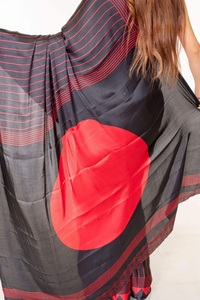 Sari en soie pure élégant avec broderie riche en fils dorés, tenue ethnique indienne intemporelle pour mariages, fêtes et réunions familiales - Product Image 3