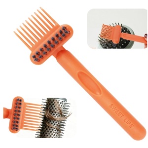 Pulitore per Pettine 2-in-1 con Spazzola e Setole per Rimuovere Capelli, Polvere e Sporco, per Casa e Salone G25-753 - Product Image 1