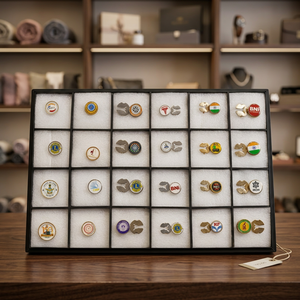 Insignias corporativas personalizadas de metal con logotipos en relieve para promoción empresarial y personalización - Product Image 2