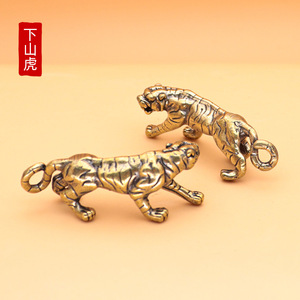 Portachiavi della tigre della fortuna in ottone vintage stile cinese a un ciondolo di auto cose buone accadono bancarelle all'ingrosso - Product Image 2