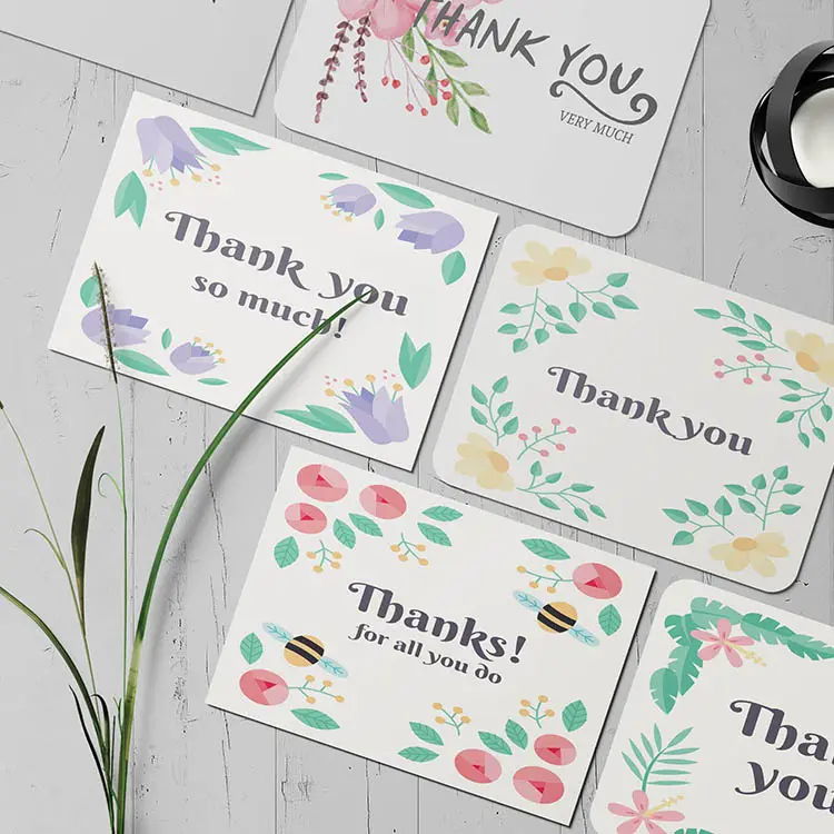 مجموعة بطاقات تهنئة مخصصة فاخرة بنقشة زهور مع مظاريف من لوح مضلع بطاقة بطبعة عليها عبارة شكرًا للشركات الصغيرة
