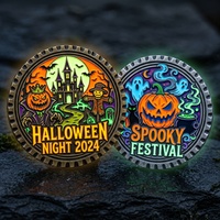 Pièces de défi lumineuses en métal en émail souple, en alliage de zinc, personnalisées en usine, avec pigment phosphorescent, souvenirs de fête d'Halloween, en gros
