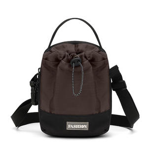 Bolsa para botella de agua a la moda, bolso de hombro con cordón de tela Oxford para uso informal al aire libre, opciones multicolores - Product Image 3