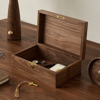 Boîte à bijoux en bois massif rétro noyer stockage de bureau créatif pour cosmétiques articles divers boîte de verrouillage gravée pour un usage domestique