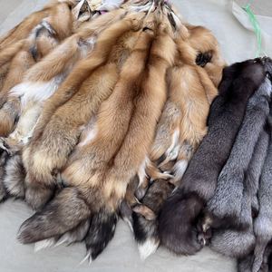 Pelle di Volpe Bianca Naturale e Pelliccia di Procione di Alta Qualità per Accessori di Lavorazione dell'Abbigliamento - Product Image 4