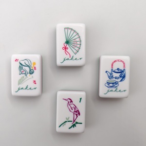 Set di Mahjong Americano di Lusso Verde Smeraldo con Tessere Personalizzate Incise a Forma di Pesce Koi e Joker Fantasioso, Gioco da Tavolo Premium di Design - Product Image 2
