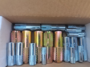 สลักเกลียวเหล็กกล้าคาร์บอนชุบสังกะสี16มม. พร้อมผิวชุบสังกะสีสำหรับใช้ในอุตสาหกรรม - Product Image 6