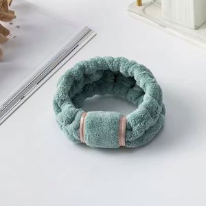Ensemble de bandeaux en polaire corail doux pour le visage, maquillage et soins de la peau pour femmes, avec serviettes de poignet absorbantes, accessoires de beauté - Product Image 2