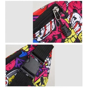 Muestra gratuita al por mayor, riñonera de poliéster totalmente sublimada con impresión de logotipo personalizado para exteriores, riñonera de pecho para hombres y mujeres - Product Image 5