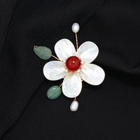 Broche XILIANGFEIZI au design original, en perle d'eau douce et coquillage, avec cristal naturel, de haute qualité, élégante, pour chemisier, costume ou corsage