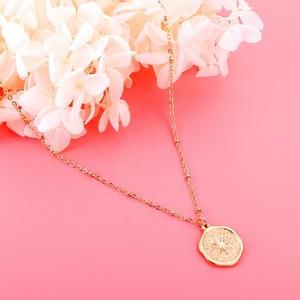 Collier Pendentif Étoile Classique en Acier Inoxydable Texturé Forme Irrégulière pour Femme, avec Disque Monnaie et Boussole, Style Simple et Tendance - Product Image 4