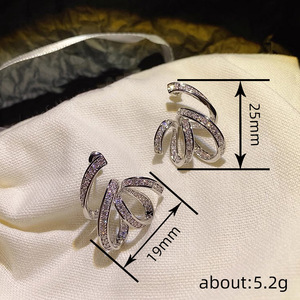 Orecchini a polsino di lusso in oro bianco con strass di cristallo dal design geometrico per donna, gioielli da festa, montatura a canale in argento 925 - Product Image 6