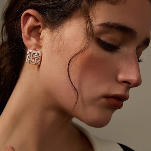 Orecchini quadrati da donna con design a reticolo geometrico vintage, eleganti gioielli alla moda per le orecchie - Product Image 3