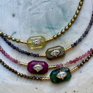 Collana con Ciondolo Occhio del Diavolo in Pietra Naturale con Intarsio in Zircone, Collana Girocollo Artigianale con Gemme Multicolore per Donne - Product Image 1