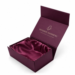 <span class=keywords><strong>Caja</strong></span> Rígida Magnética <span class=keywords><strong>de</strong></span> una Pieza Color Vino Tinto con Forro Interior <span class=keywords><strong>de</strong></span> Satén para Empaque <span class=keywords><strong>de</strong></span> Pelucas Premium y Accesorios <span class=keywords><strong>de</strong></span> Lujo - Product Image 5