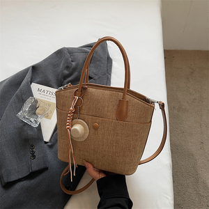 Borsa Tote Grande in Tessuto PU per Donna, Due Cinghie Staccabili, Borsa a Tracolla, Opzionale Charm Cappello di Paglia, 6 Colori Solidi - Product Image 6