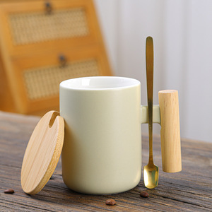 Mug à café en céramique nordique avec poignée en bois, mug en céramique avec couvercle et cuillère, porcelaine M - Product Image 4
